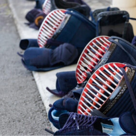 「夏のうちに、冬の汗を洗い流す」スポーツウェア・防具もクリーニングできます