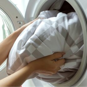 羽毛布団ってコインランドリーで洗える？実際のトラブル事例