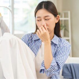 速乾Tシャツが汗臭い！毎日洗っても臭う原因。クリーニングで落とせる？