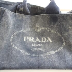 冬場に増える衣類・バッグのカビ｜原因と正しい対策、見つけたときの注意点