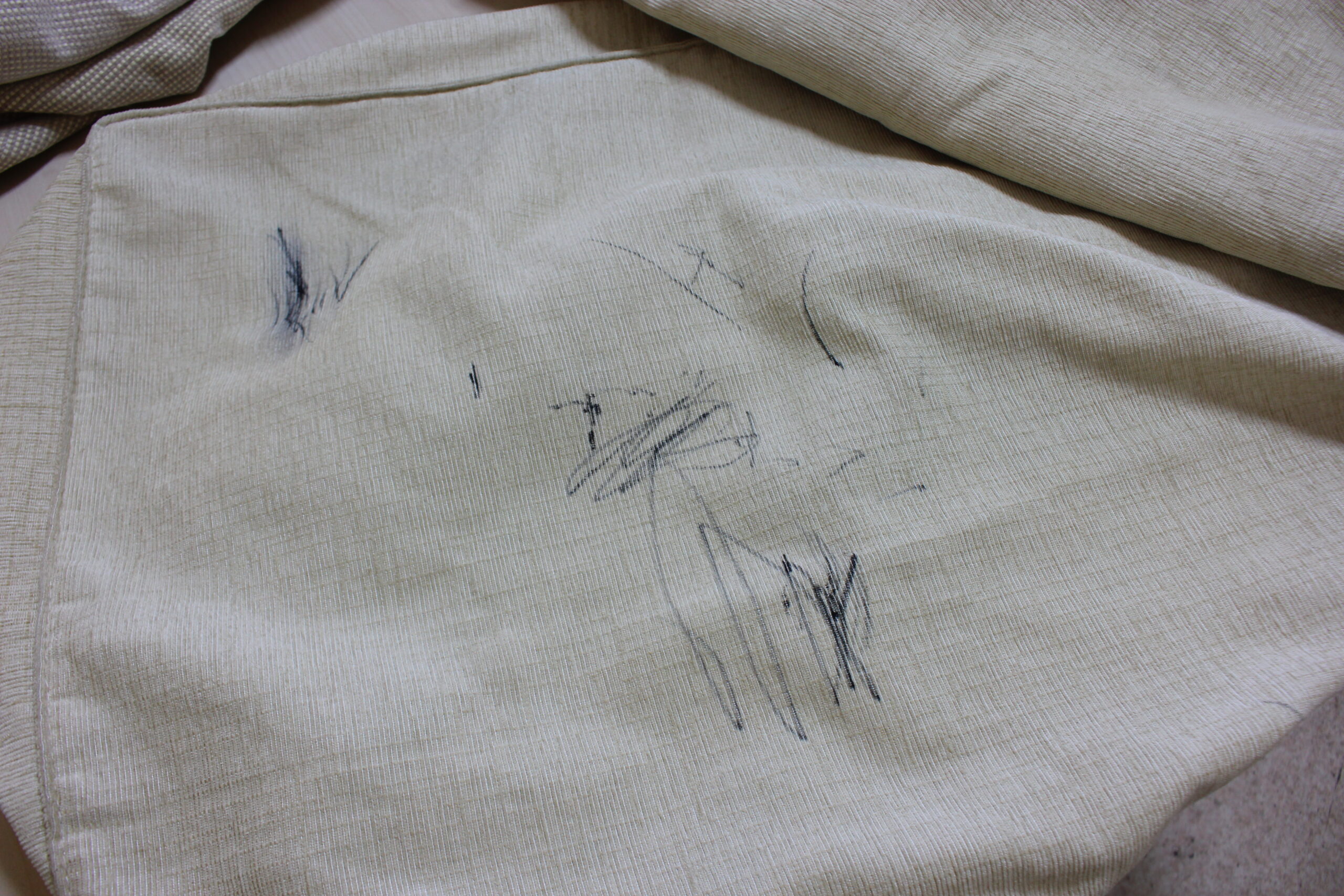 マジックのシミ ビフォー