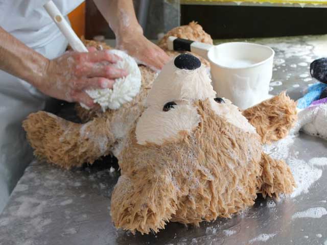 洗っている最中のダッフィー