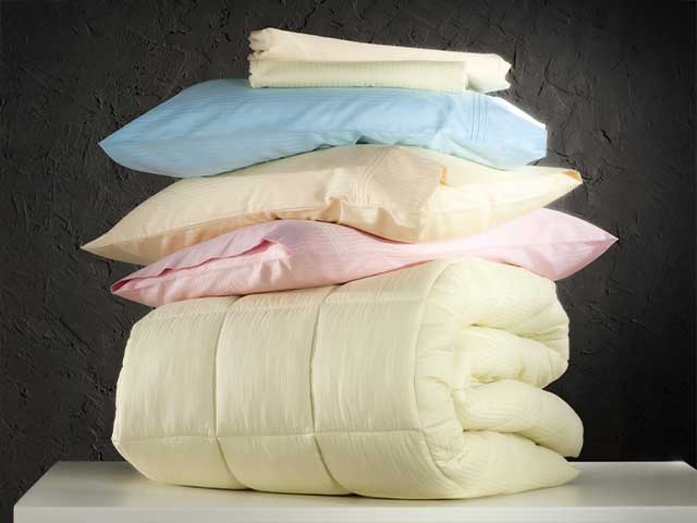 ふとんクリーニング作業