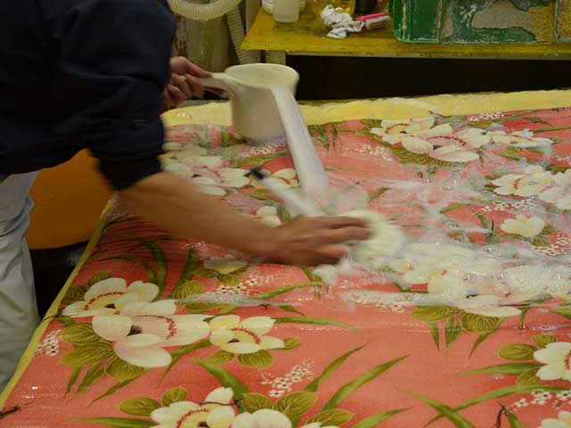 大量の水で布団の中綿に浸透