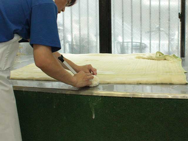 布団はひろげて1枚ずつ丁寧な手洗い