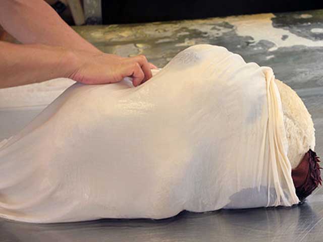 濯ぎ前にやさしく守られるスヌーピー