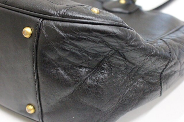 黒へ色替えした後の角。洗浄だけで黒くなった結果ではなく、塗り替えの事例です。