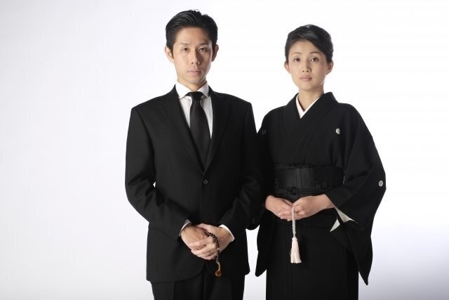 出番の少ない礼服こそ、着用後の汗や食べこぼしを見逃さないようにします。