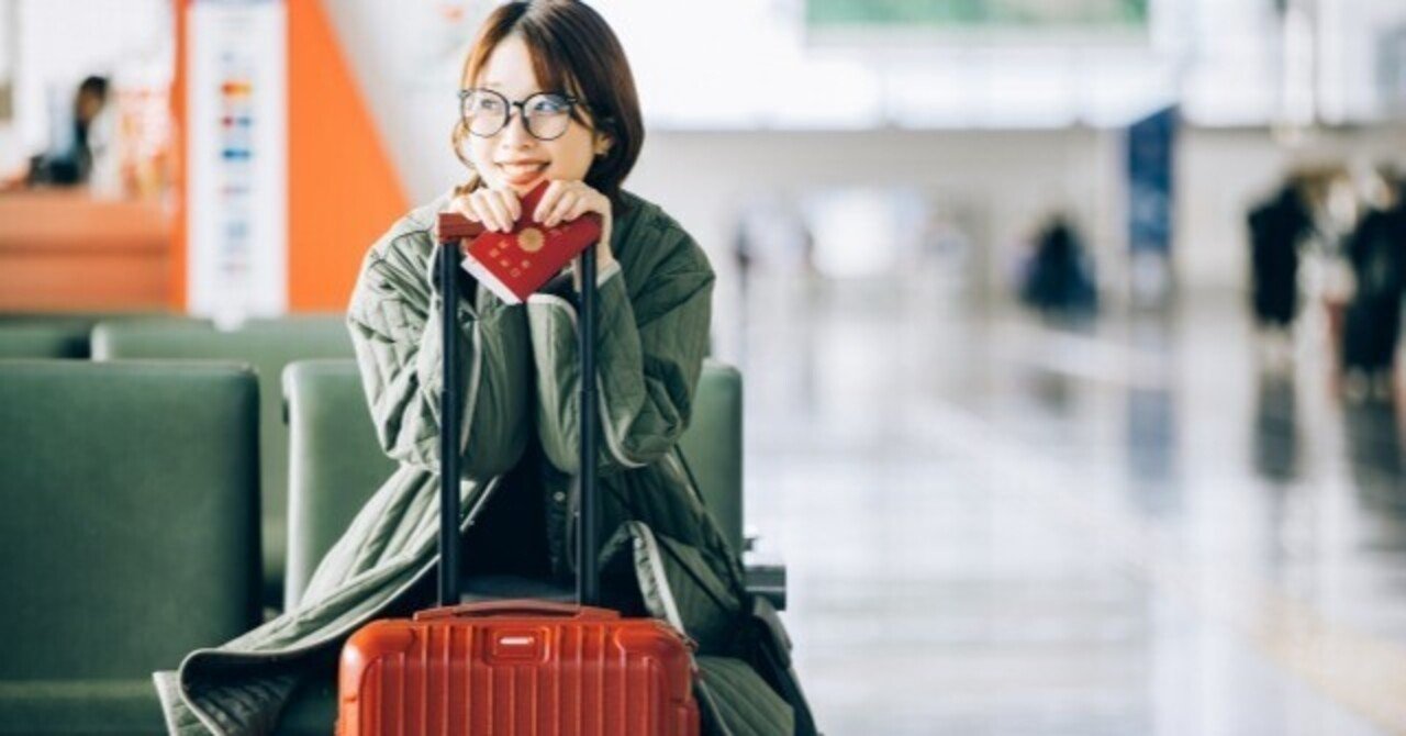 旅の荷物を持つ女性のイメージ。以下は工房で扱った別のバッグの施工例です。