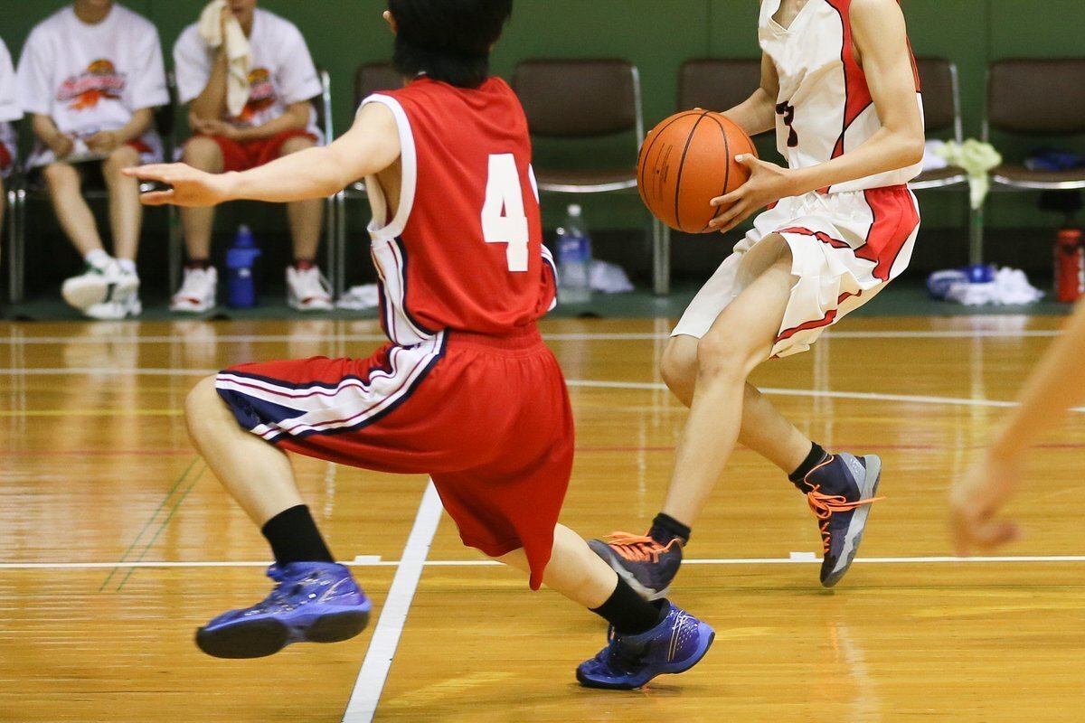 運動中に汗を吸うスポーツウェア。速乾性と汚れ落ちは別々に考えます。